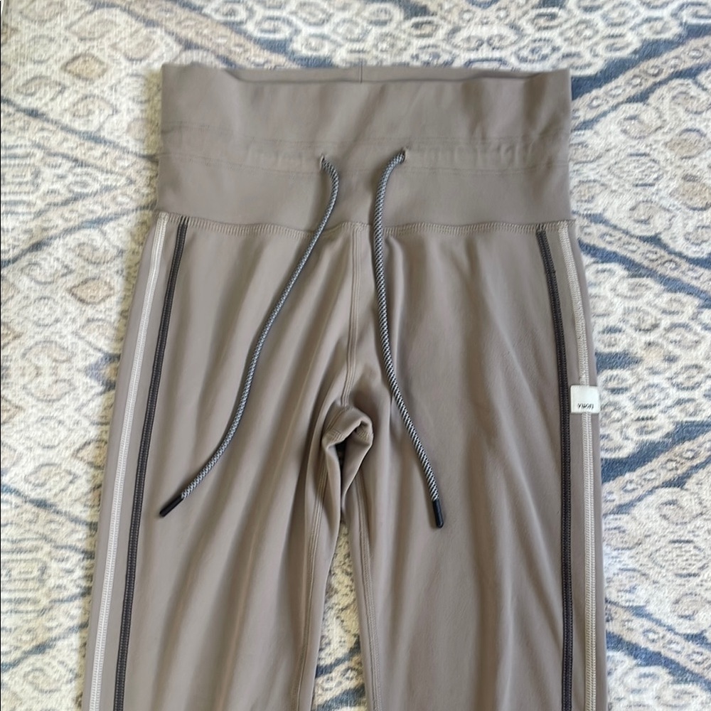 Vuori Tan Leggings High-Waisted Dailey Legging